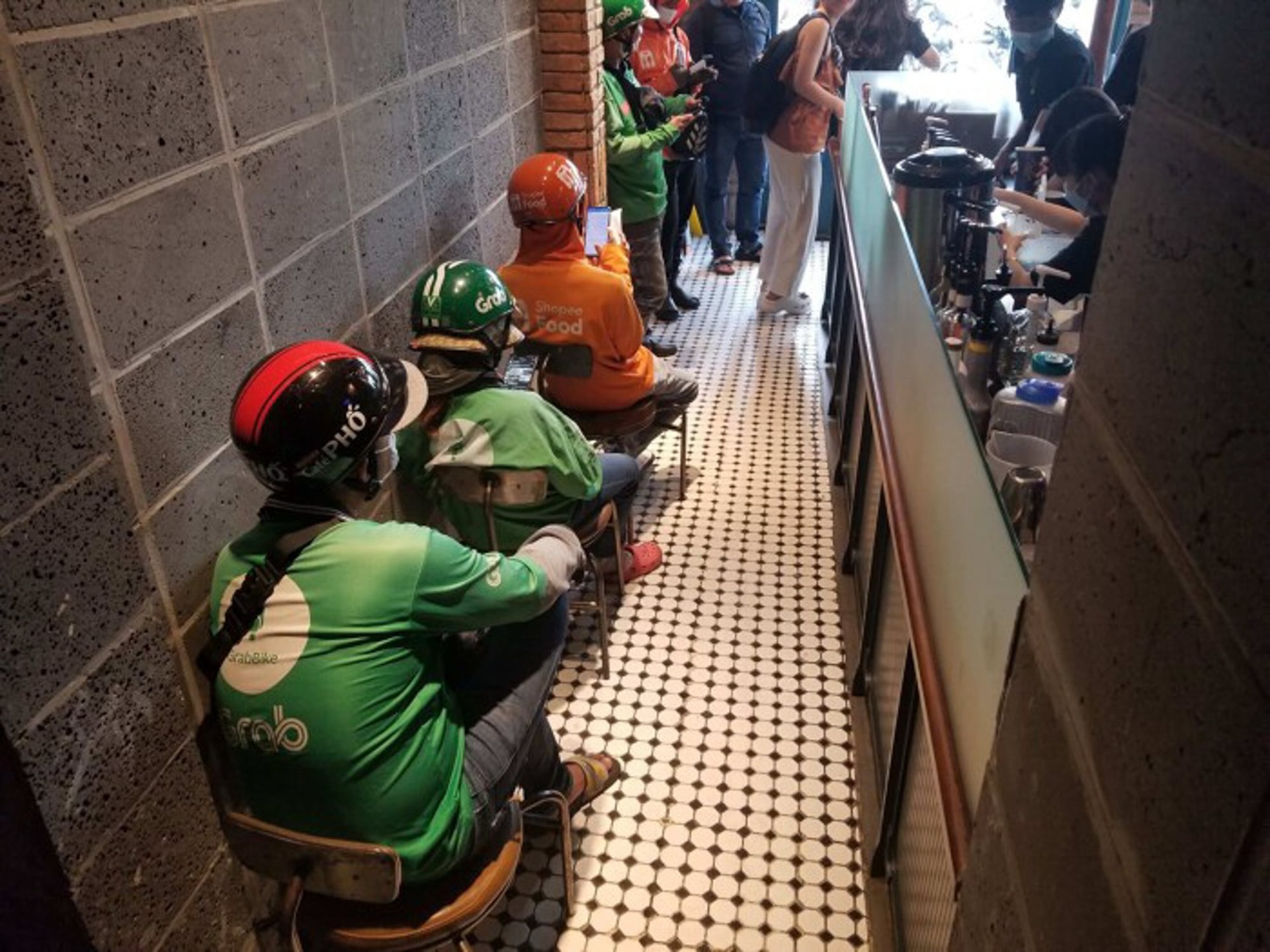 Xanh SM Ngon nhập cuộc: Cuộc đua giao đồ ăn thêm khốc liệt, thế song mã của GrabFood - ShopeeFood có lung lay?- Ảnh 13.