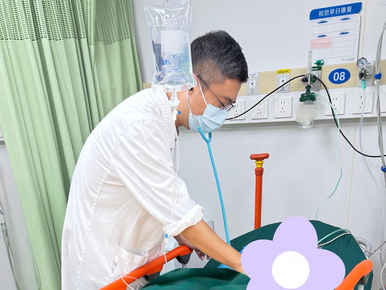 Mỗi ngày đều vỗ nhẹ vào đầu để "khai thông mạch máu", người đàn ông đi khám, nhận kết quả không ngờ - Ảnh 1. Mỗi ngày đều vỗ nhẹ vào đầu để "khai thông mạch máu", người đàn ông đi khám, nhận kết quả không ngờ - Ảnh 1.