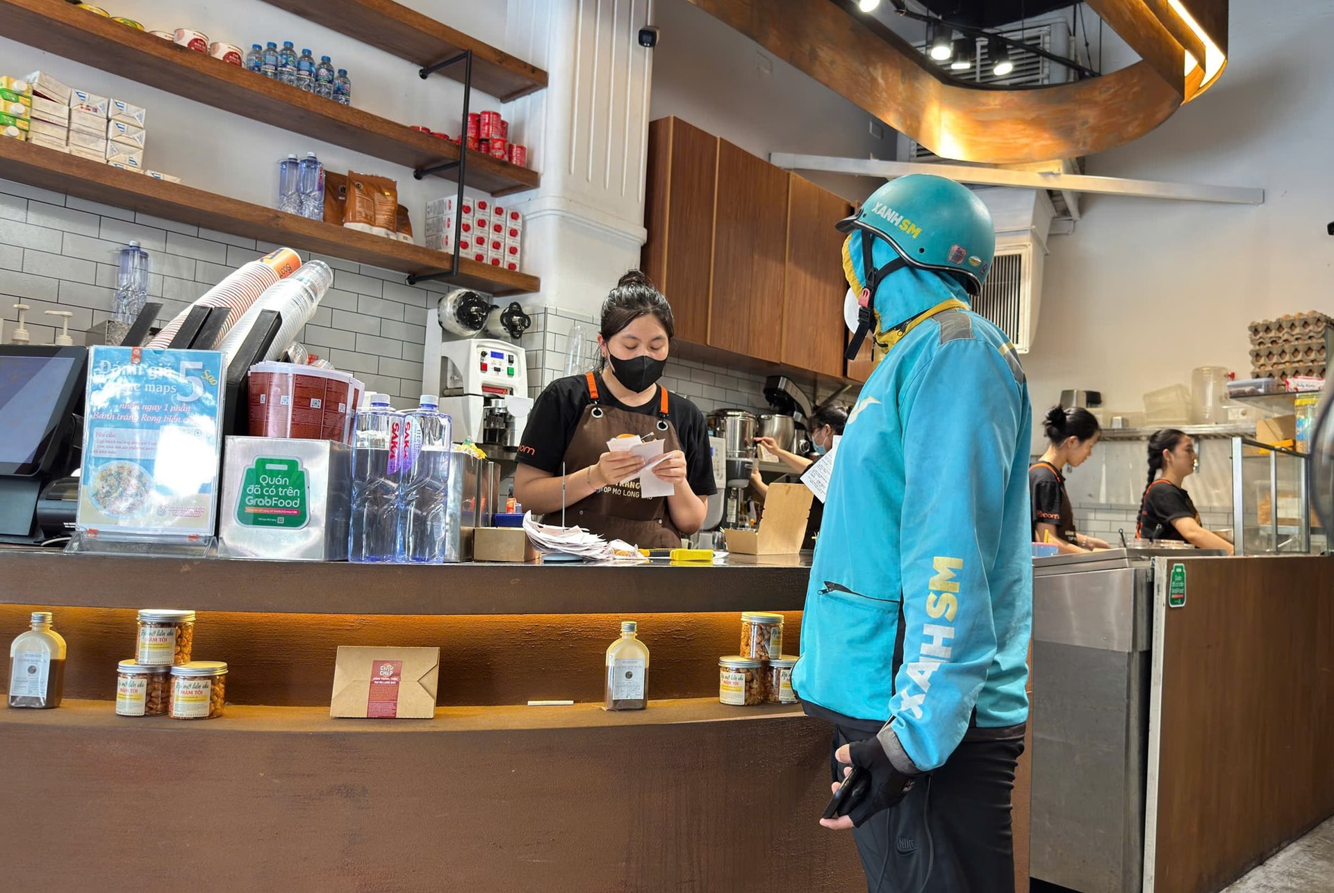 Xanh SM Ngon nhập cuộc: Cuộc đua giao đồ ăn thêm khốc liệt, thế song mã của GrabFood - ShopeeFood có lung lay?- Ảnh 3.