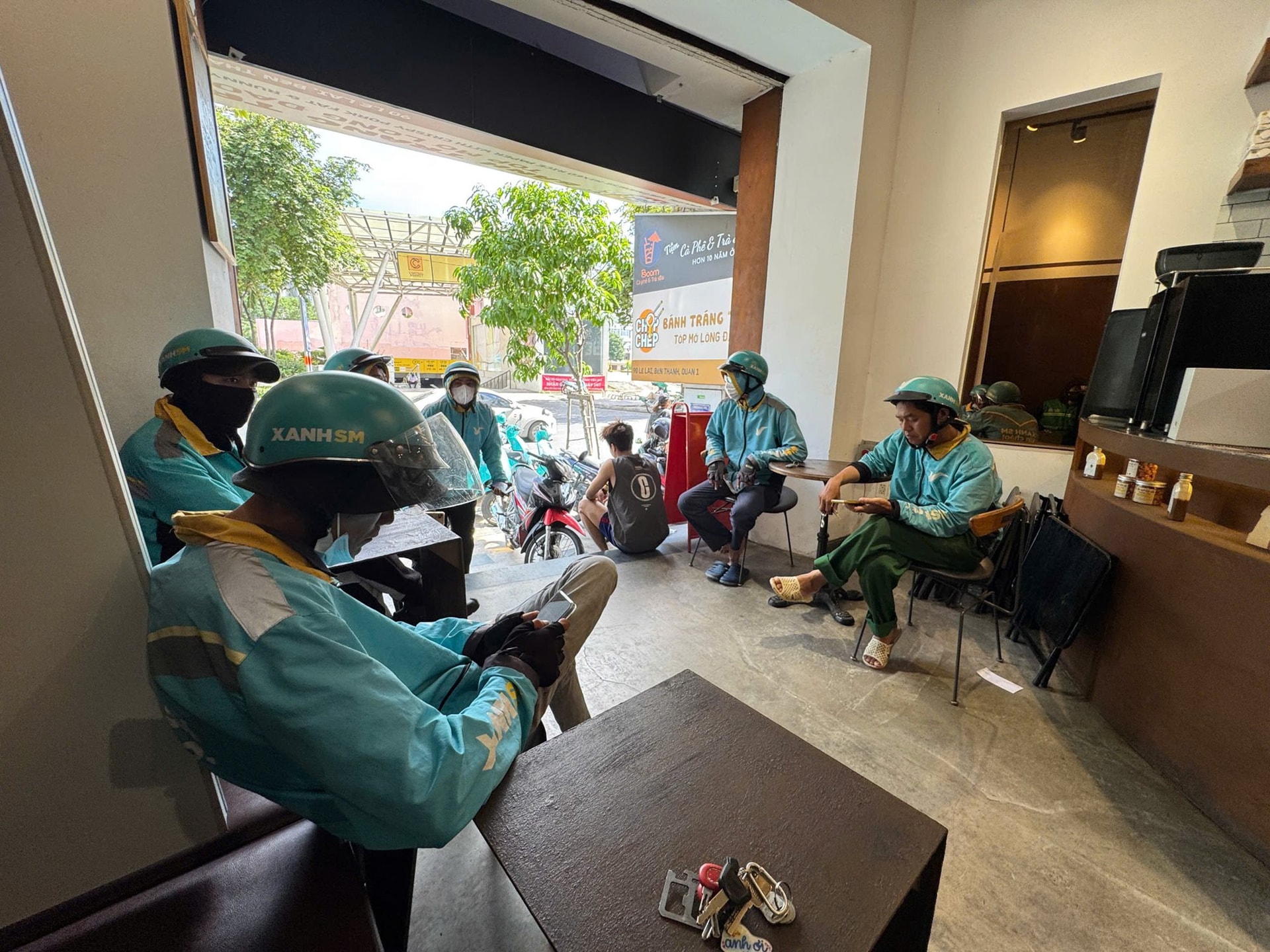 Xanh SM Ngon nhập cuộc: Cuộc đua giao đồ ăn thêm khốc liệt, thế song mã của GrabFood - ShopeeFood có lung lay?- Ảnh 1.