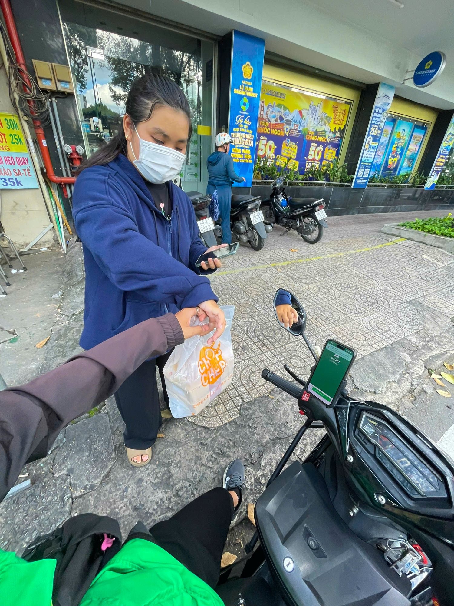 Xanh SM Ngon nhập cuộc: Cuộc đua giao đồ ăn thêm khốc liệt, thế song mã của GrabFood - ShopeeFood có lung lay?- Ảnh 11.