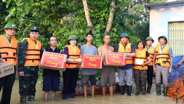 Bắc Ninh khẩn trương hồi sinh đời sống người dân và kinh tế vùng lũ - Ảnh 7.