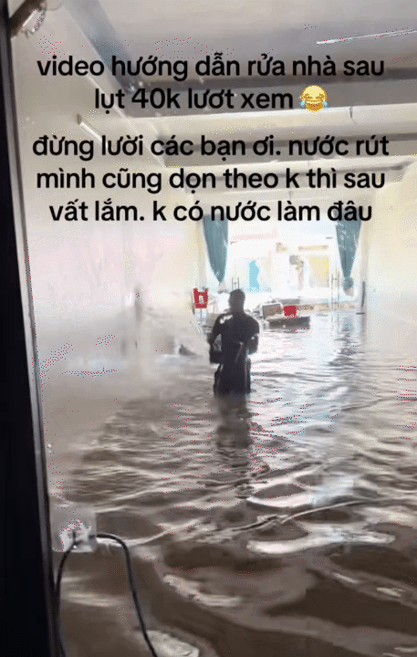 Dọn nhà sau lũ: Kinh nghiệm “xương máu” của người từng "sống chung với lũ", mấu chốt là chọn đúng thời điểm bắt đầu - Ảnh 5. Dọn nhà sau lũ: Kinh nghiệm “xương máu” của người từng "sống chung với lũ", mấu chốt là chọn đúng thời điểm bắt đầu - Ảnh 5.