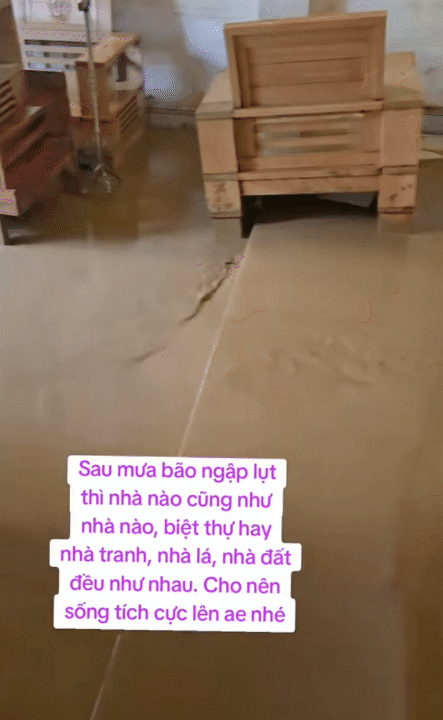 Dọn nhà sau lũ: Kinh nghiệm “xương máu” của người từng "sống chung với lũ", mấu chốt là chọn đúng thời điểm bắt đầu - Ảnh 6. Dọn nhà sau lũ: Kinh nghiệm “xương máu” của người từng "sống chung với lũ", mấu chốt là chọn đúng thời điểm bắt đầu - Ảnh 6.