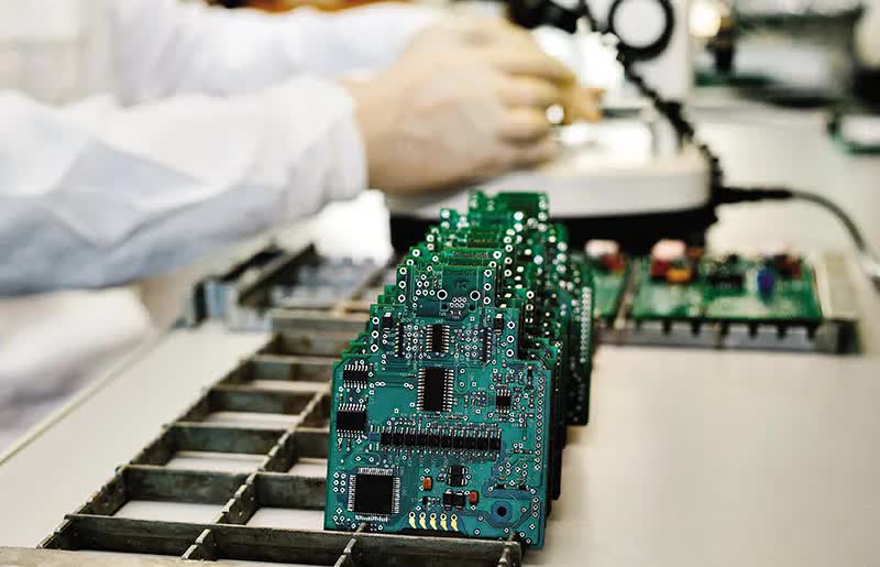 Việt Nam đứng trước “cơ hội vàng” trong đào tạo nhân lực bán dẫn - Ảnh 1.