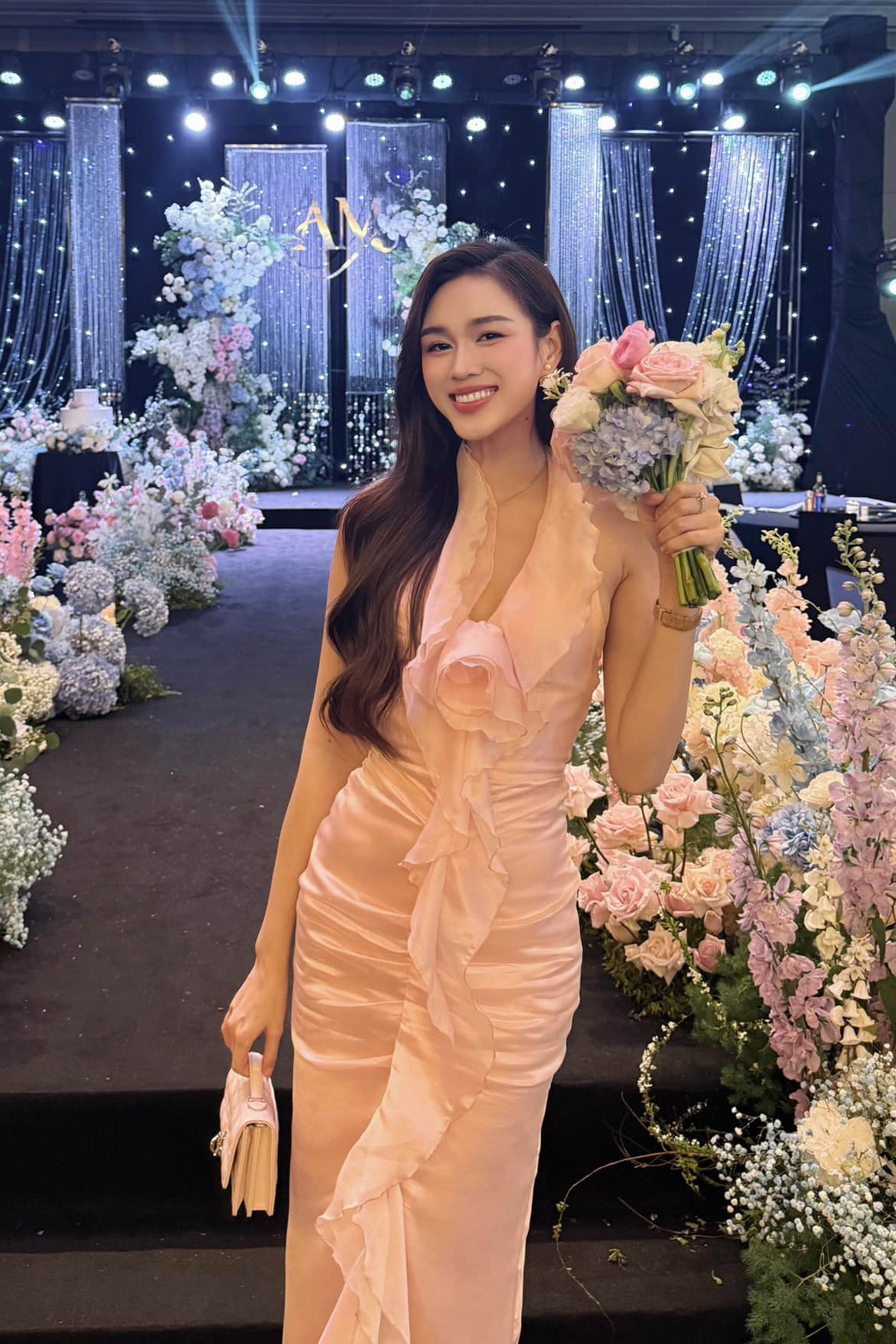 Hoa hậu Đỗ Hà kết hôn với thiếu gia Quảng Trị- Ảnh 7. Hoa hậu Đỗ Hà kết hôn với thiếu gia Quảng Trị- Ảnh 7.