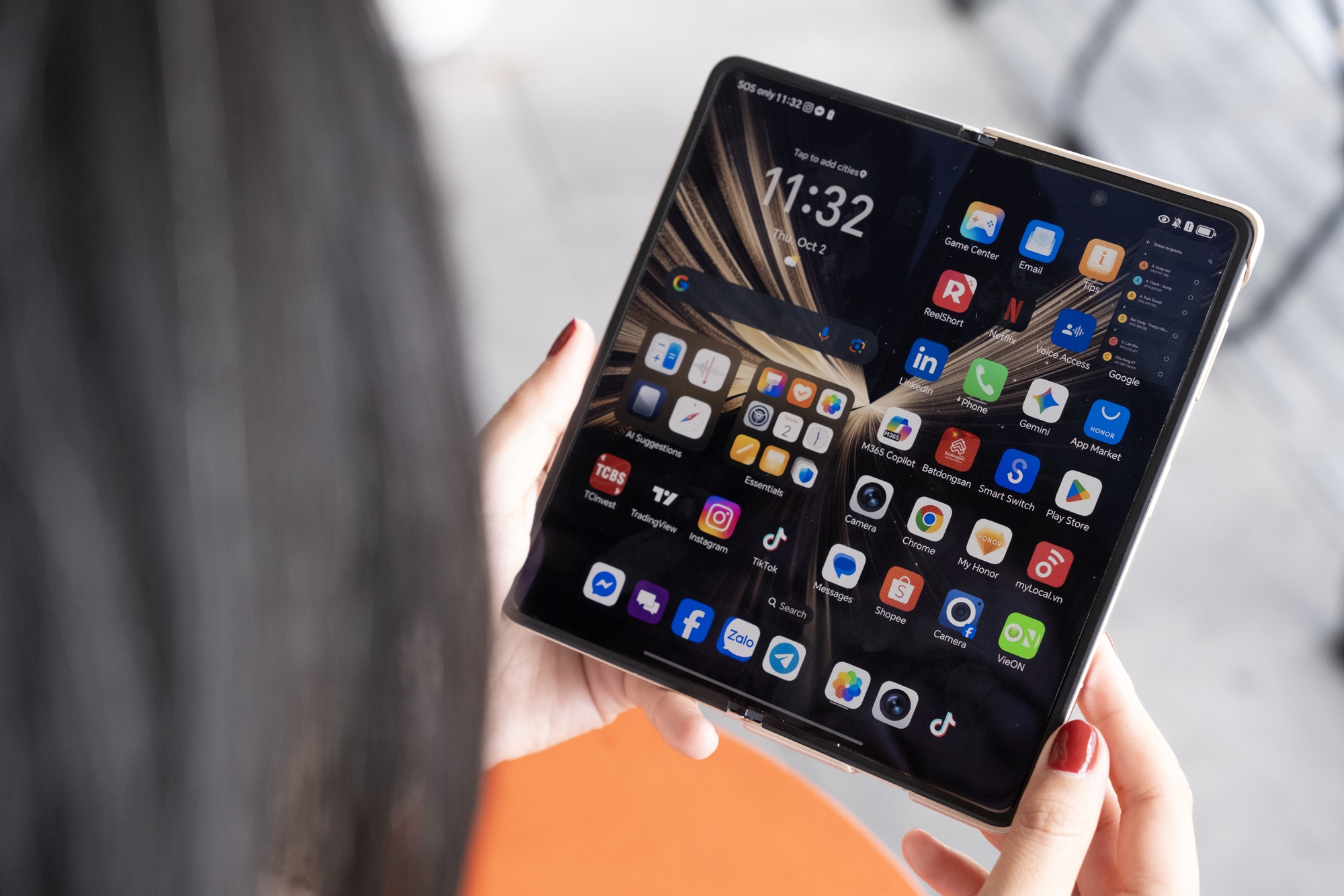 So kè ba gã khổng lồ gập 2025: Samsung nâng chuẩn trải nghiệm, Oppo chọn tốc độ, Honor tung đòn AI an ninh số- Ảnh 6. So kè ba gã khổng lồ gập 2025: Samsung nâng chuẩn trải nghiệm, Oppo chọn tốc độ, Honor tung đòn AI an ninh số- Ảnh 6.