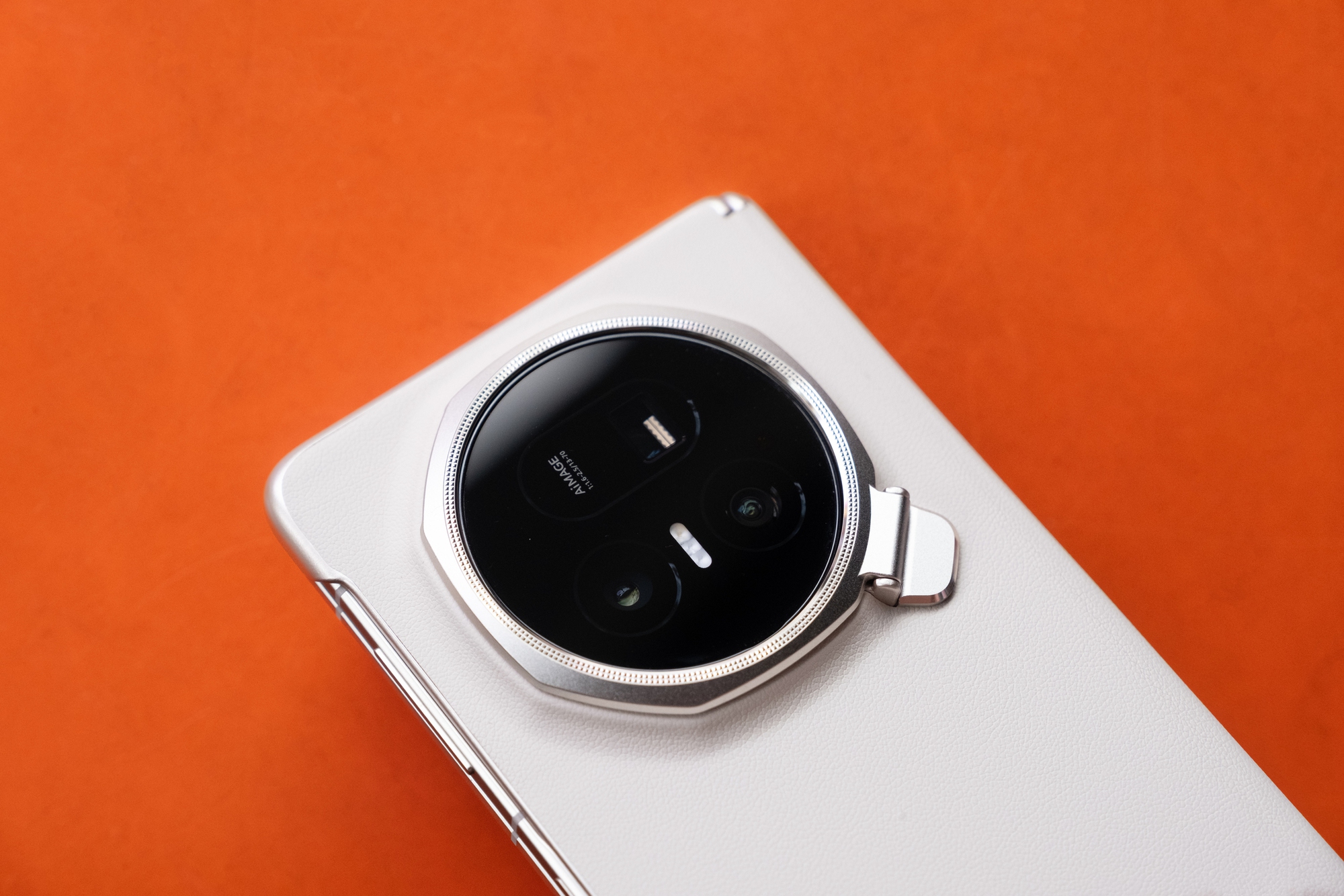 So kè ba gã khổng lồ gập 2025: Samsung nâng chuẩn trải nghiệm, Oppo chọn tốc độ, Honor tung đòn AI an ninh số- Ảnh 5. So kè ba gã khổng lồ gập 2025: Samsung nâng chuẩn trải nghiệm, Oppo chọn tốc độ, Honor tung đòn AI an ninh số- Ảnh 5.