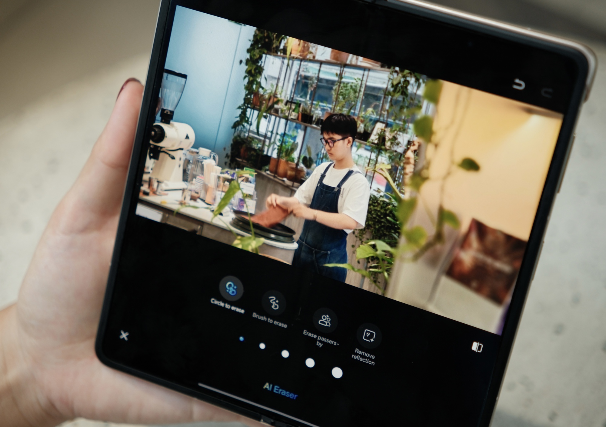So kè ba gã khổng lồ gập 2025: Samsung nâng chuẩn trải nghiệm, Oppo chọn tốc độ, Honor tung đòn AI an ninh số- Ảnh 9. So kè ba gã khổng lồ gập 2025: Samsung nâng chuẩn trải nghiệm, Oppo chọn tốc độ, Honor tung đòn AI an ninh số- Ảnh 9.