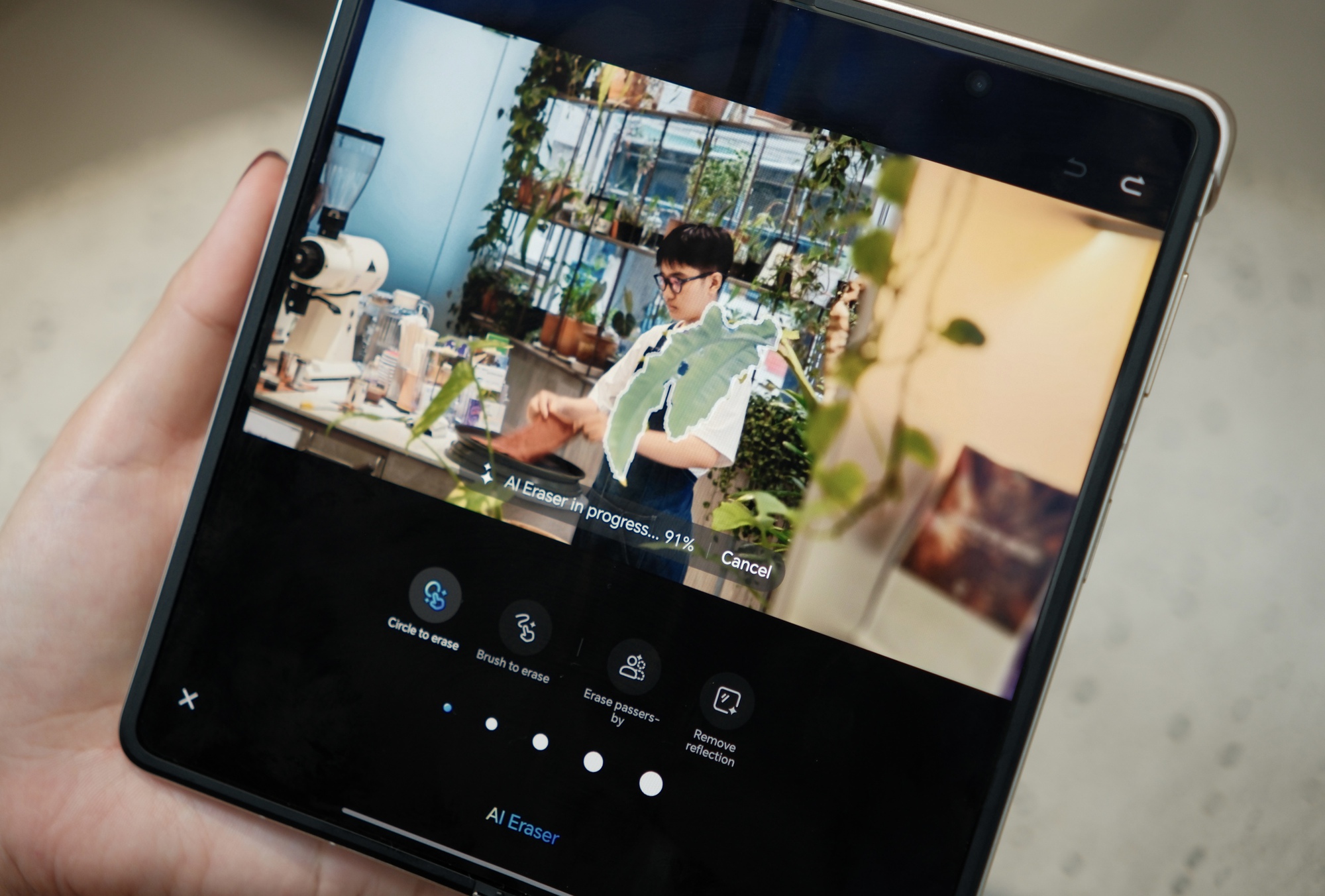 So kè ba gã khổng lồ gập 2025: Samsung nâng chuẩn trải nghiệm, Oppo chọn tốc độ, Honor tung đòn AI an ninh số- Ảnh 8. So kè ba gã khổng lồ gập 2025: Samsung nâng chuẩn trải nghiệm, Oppo chọn tốc độ, Honor tung đòn AI an ninh số- Ảnh 8.