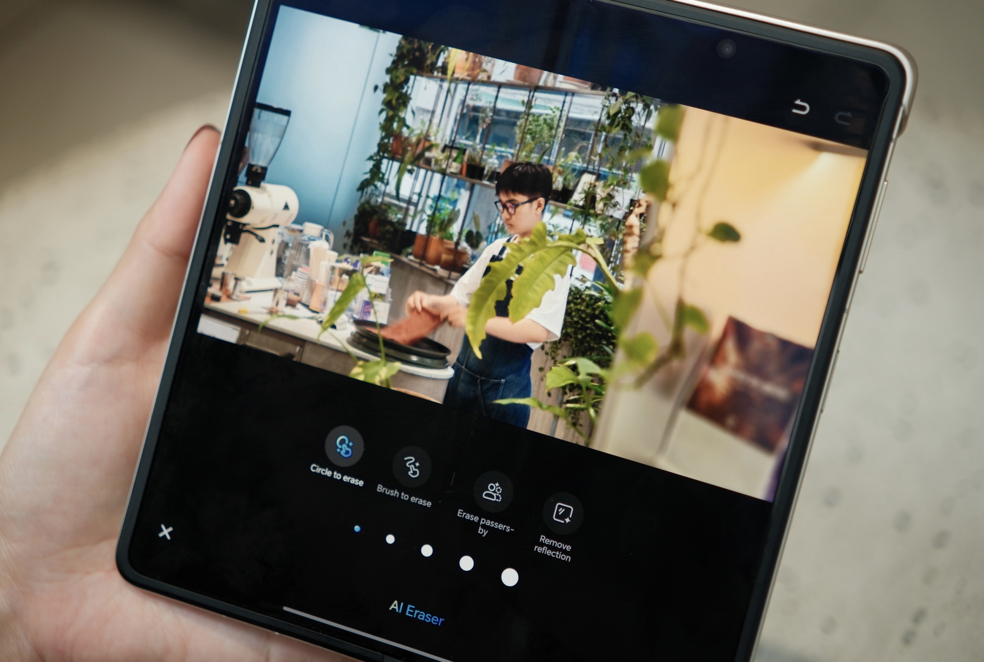 So kè ba gã khổng lồ gập 2025: Samsung nâng chuẩn trải nghiệm, Oppo chọn tốc độ, Honor tung đòn AI an ninh số- Ảnh 7. So kè ba gã khổng lồ gập 2025: Samsung nâng chuẩn trải nghiệm, Oppo chọn tốc độ, Honor tung đòn AI an ninh số- Ảnh 7.