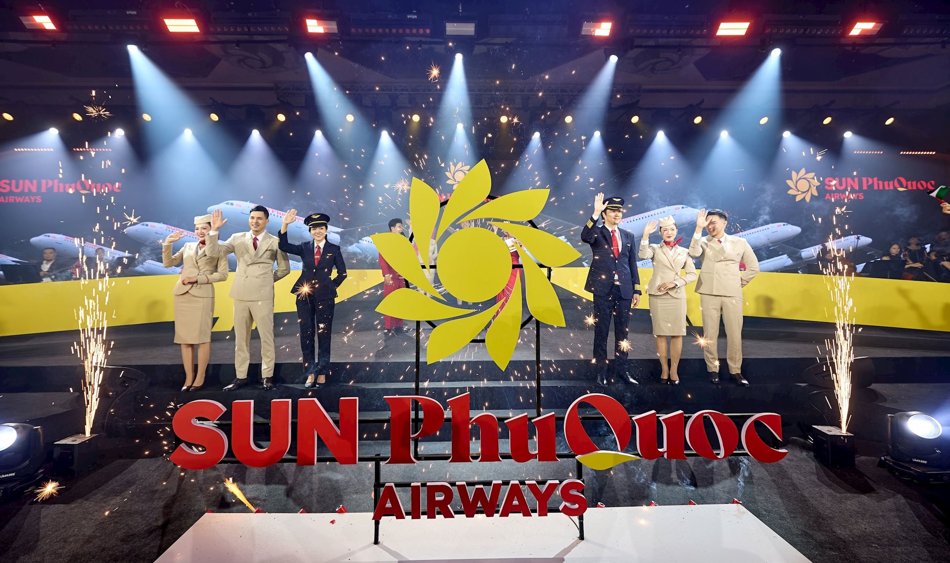 Sun Group chính thức ra mắt hãng hàng không Sun PhuQuoc Airways, đồng phục tiếp viên lấy cảm hứng từ áo ngũ thân và phong thái Nam Phương Hoàng hậu- Ảnh 1.