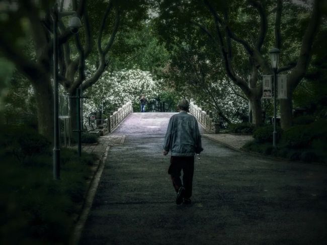 Chỉ những người thực sự già đi mới hiểu, có những thứ đáng sợ hơn không có tiền: Nỗi đau đằng sau tuổi nghỉ hưu!- Ảnh 3.