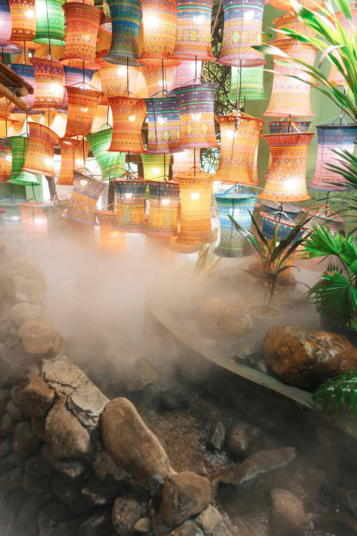 Nhà hàng chợ tình Sapa nằm ngay giữa phố như một biểu tượng của nét đẹp Tây Bắc - Ảnh 1.