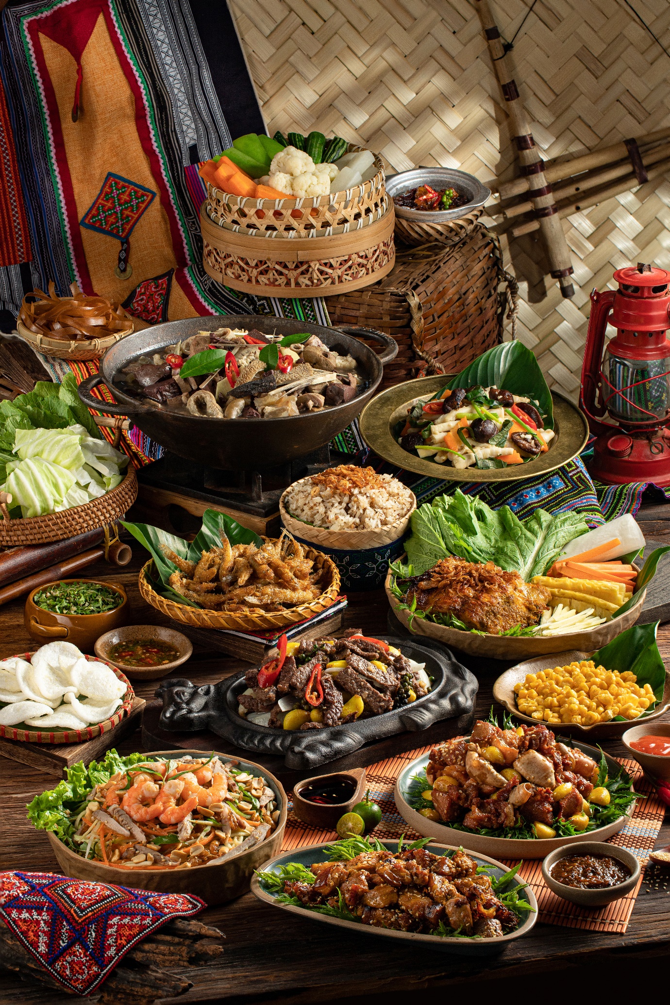 Nhà hàng chợ tình Sapa nằm ngay giữa phố như một biểu tượng của nét đẹp Tây Bắc - Ảnh 3.