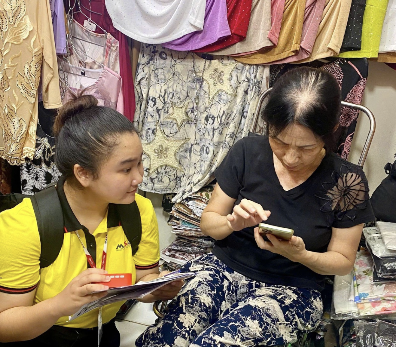 Một doanh nghiệp tặng miễn phí phần mềm khai thuế và bán hàng cho 2 triệu hộ kinh doanh, xây kho dữ liệu về thuế với 1.000 bài viết - Ảnh 1.