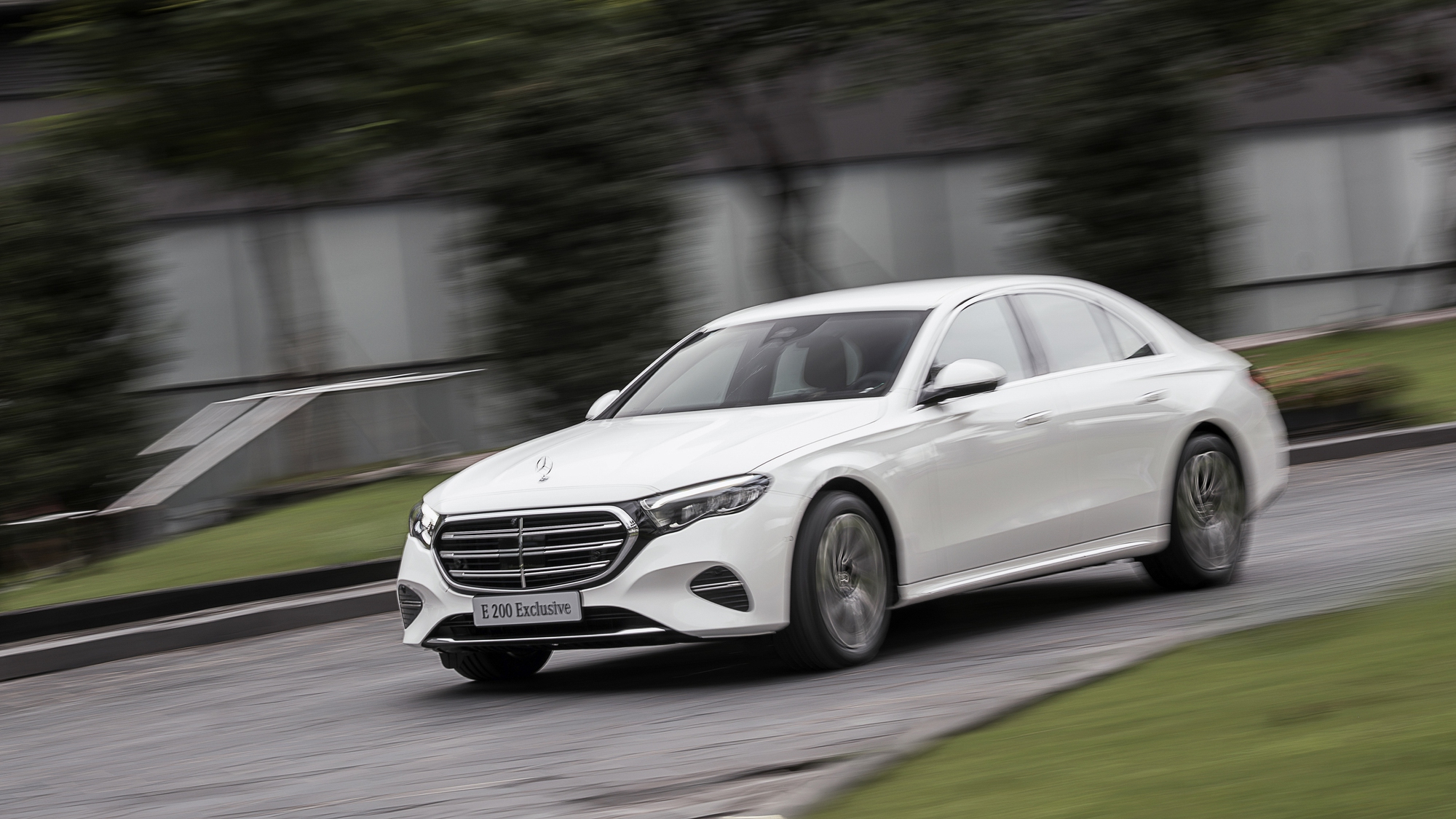 E-Class W214: Thế hệ mới của biểu tượng Mercedes-Benz chính thức có mặt tại Việt Nam! - Ảnh 1.
