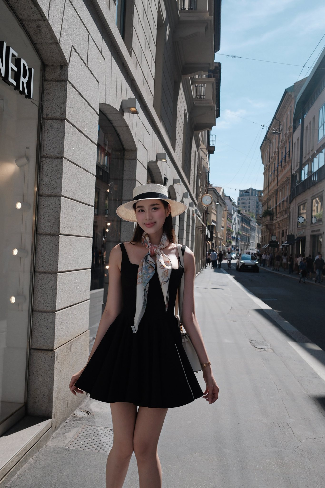 HH Đỗ Hà ăn hỏi: Cô dâu đặt 21 bộ áo dài, riêng áo dài cưới từ tên gọi đã mang ý nghĩa đặc biệt- Ảnh 20. HH Đỗ Hà ăn hỏi: Cô dâu đặt 21 bộ áo dài, riêng áo dài cưới từ tên gọi đã mang ý nghĩa đặc biệt- Ảnh 20.