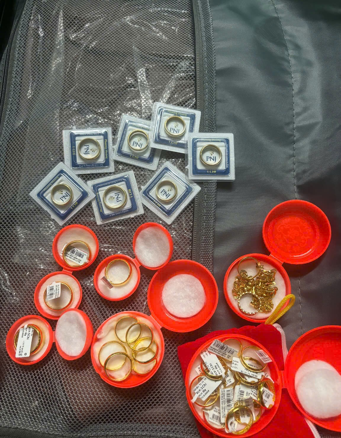 Bức ảnh trị giá gần 4 cây vàng của cô gái ở TP.HCM- Ảnh 1. Bức ảnh trị giá gần 4 cây vàng của cô gái ở TP.HCM- Ảnh 1.