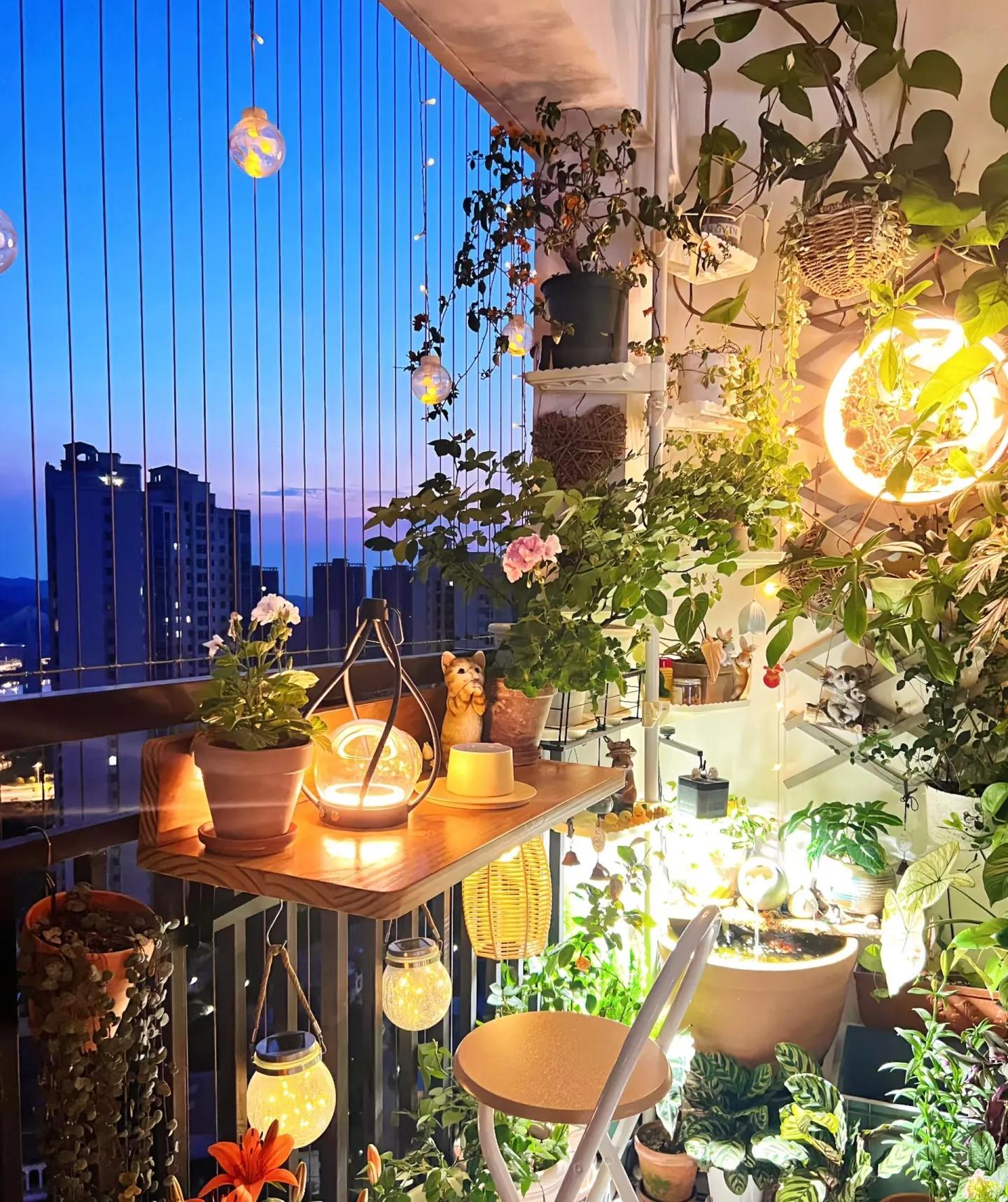 Nhà hàng xóm chỉ có ban công 4m² mà làm được khu vườn đẹp như resort, nhìn xong tôi chỉ biết thốt lên "đỉnh thật"! - Ảnh 9.