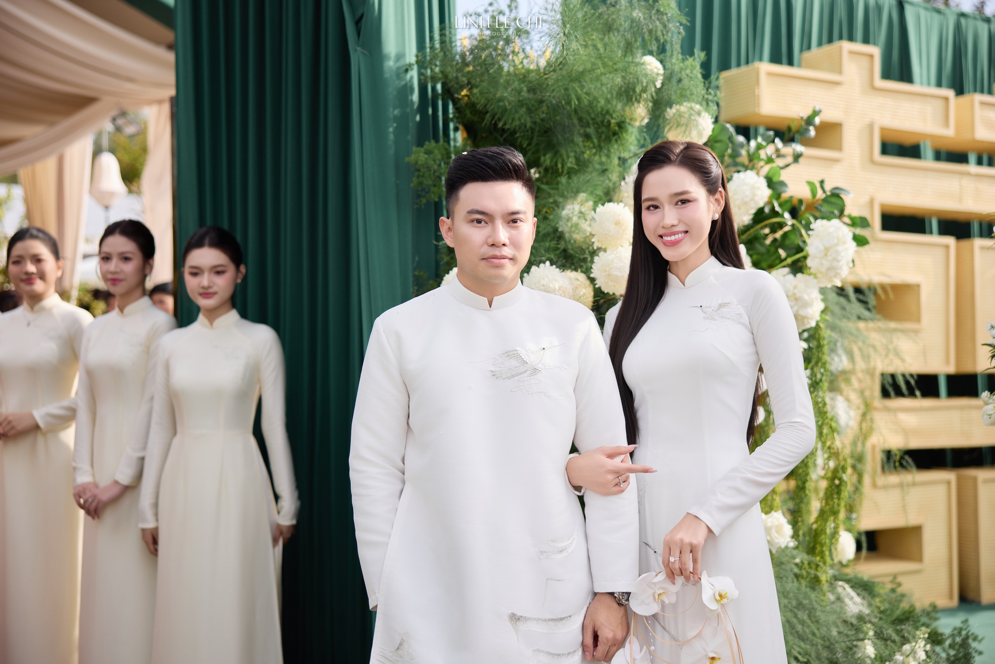 HH Đỗ Hà ăn hỏi: Cô dâu đặt 21 bộ áo dài, riêng áo dài cưới từ tên gọi đã mang ý nghĩa đặc biệt- Ảnh 13. HH Đỗ Hà ăn hỏi: Cô dâu đặt 21 bộ áo dài, riêng áo dài cưới từ tên gọi đã mang ý nghĩa đặc biệt- Ảnh 13.