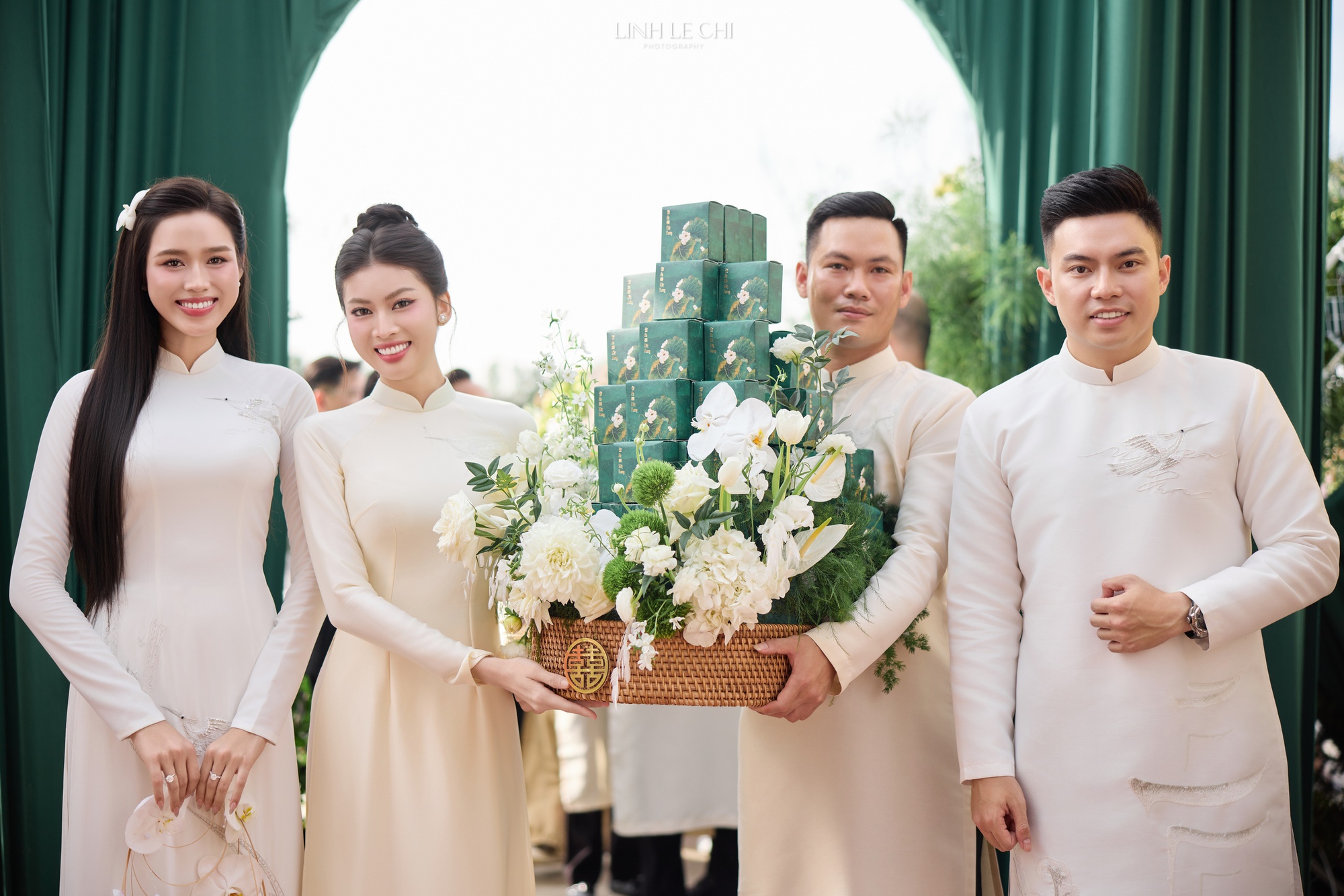 HH Đỗ Hà ăn hỏi: Cô dâu đặt 21 bộ áo dài, riêng áo dài cưới từ tên gọi đã mang ý nghĩa đặc biệt- Ảnh 17. HH Đỗ Hà ăn hỏi: Cô dâu đặt 21 bộ áo dài, riêng áo dài cưới từ tên gọi đã mang ý nghĩa đặc biệt- Ảnh 17.