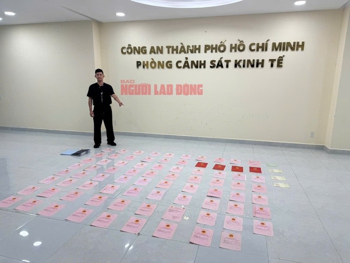 Ảnh, clip: Khám xét nơi ở của Võ Thị Ngọc Ngân- Ảnh 6. Ảnh, clip: Khám xét nơi ở của Võ Thị Ngọc Ngân- Ảnh 6.