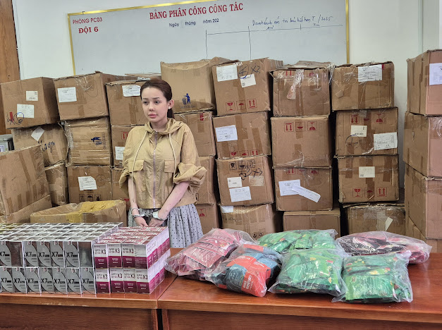 Ảnh, clip: Khám xét nơi ở của Võ Thị Ngọc Ngân- Ảnh 7. Ảnh, clip: Khám xét nơi ở của Võ Thị Ngọc Ngân- Ảnh 7.