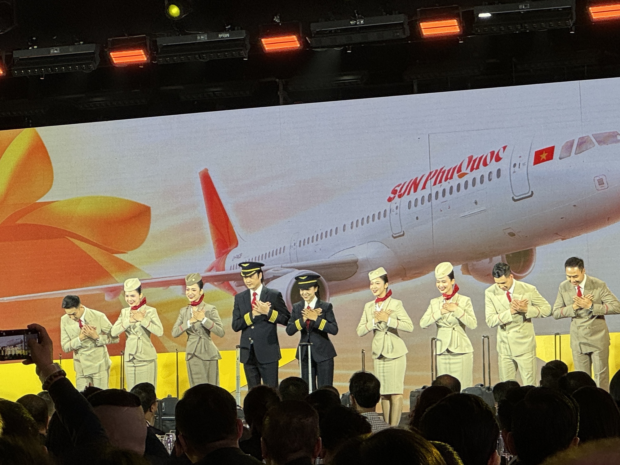 Lộ diện đồng phục của dàn tiếp viên, cơ trưởng, cơ phó Sun Phuquoc Airways - Ảnh 18.