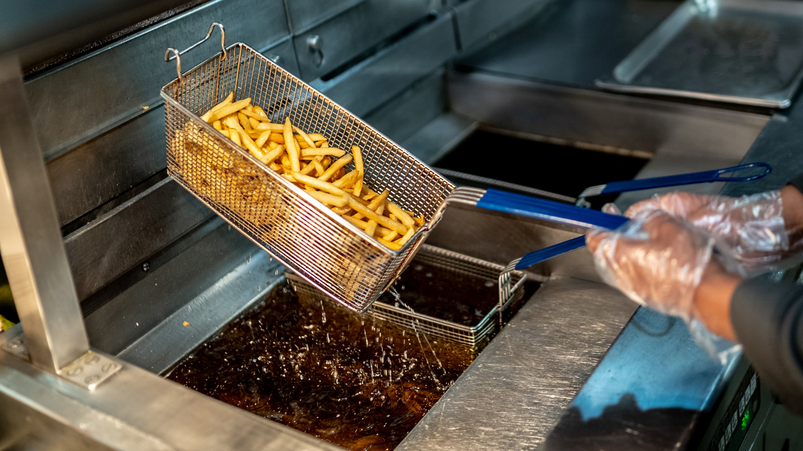 8 món ăn nhiều người mê âm thầm “phá hỏng” mạch máu: Bác sĩ nói thẳng "có cho tiền cũng không ăn" - Ảnh 2. 8 món ăn nhiều người mê âm thầm “phá hỏng” mạch máu: Bác sĩ nói thẳng "có cho tiền cũng không ăn" - Ảnh 2.