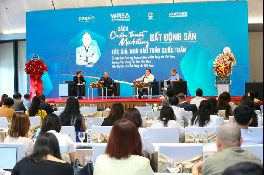 Đã gọi là sách “bí kíp” bất động sản thì phải bán đắt người ta mới mua, nếu bán rẻ người ta nghĩ là “mẹo vặt” 3 Đã gọi là sách “bí kíp” bất động sản thì phải bán đắt người ta mới mua, nếu bán rẻ người ta nghĩ là “mẹo vặt”