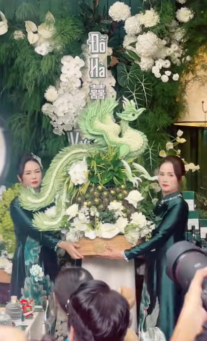 Phu nhân Chủ tịch tập đoàn Sơn Hải diện áo dài đôi với mẹ Hoa hậu Đỗ Hà- Ảnh 2. Phu nhân Chủ tịch tập đoàn Sơn Hải diện áo dài đôi với mẹ Hoa hậu Đỗ Hà- Ảnh 2.