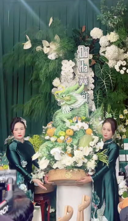 Phu nhân Chủ tịch tập đoàn Sơn Hải diện áo dài đôi với mẹ Hoa hậu Đỗ Hà- Ảnh 3. Phu nhân Chủ tịch tập đoàn Sơn Hải diện áo dài đôi với mẹ Hoa hậu Đỗ Hà- Ảnh 3.