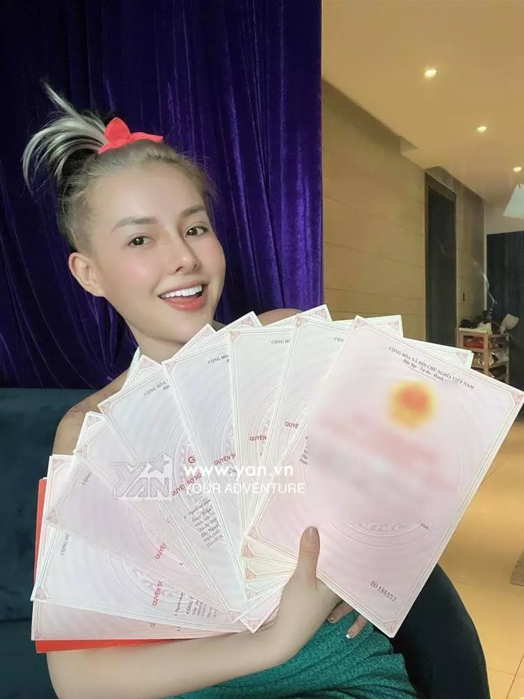 Ngân 98 có 80 cuốn sổ đỏ không sốc bằng hành trình phất lên như diều - Ảnh 1.