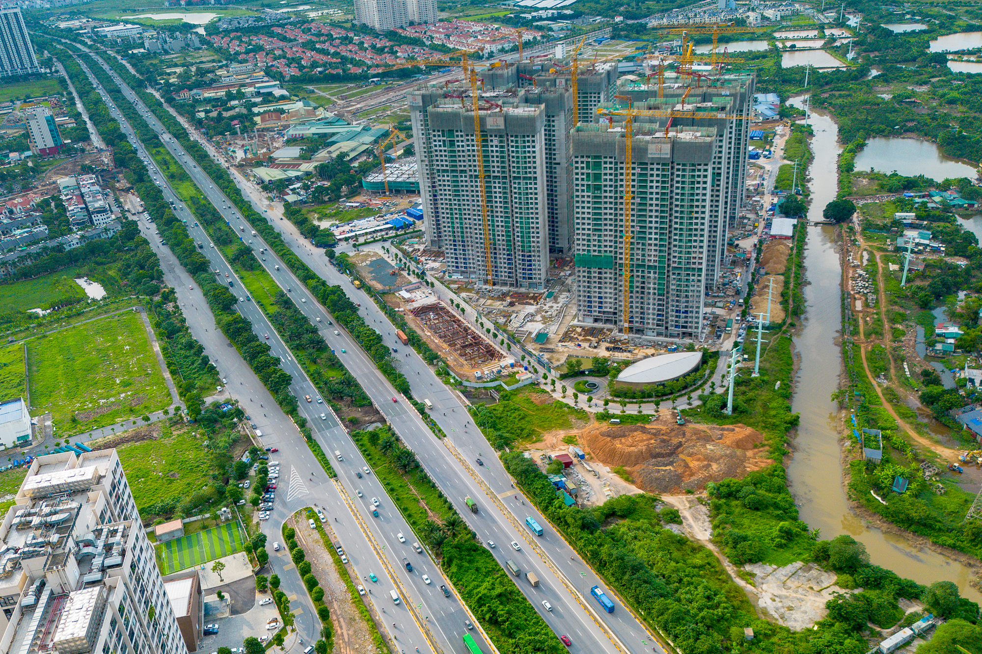 Dự án từng có 5.000 người xếp hàng tranh mua ở Hà Nội: Giá tăng gấp rưỡi sau hơn một năm, đang chuẩn bị cất nóc - Ảnh 3.