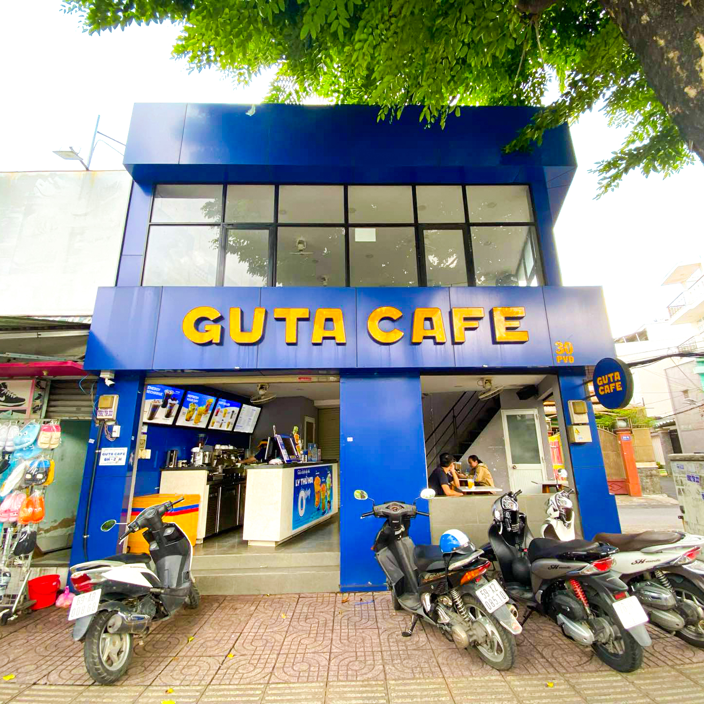 Sự thật về ông chủ trẻ đứng sau chuỗi cà phê rẻ nhất Việt Nam, cạnh tranh trực tiếp với Phúc Long và Highlands- Ảnh 3.