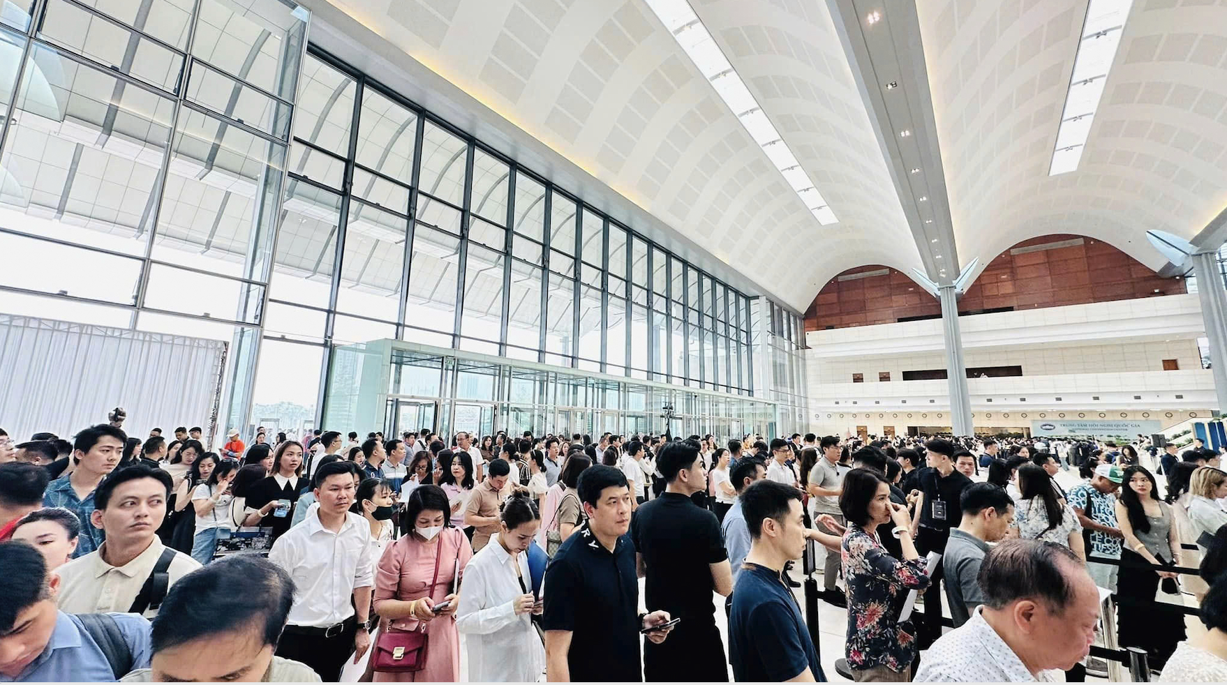 Dự án từng có 5.000 người xếp hàng tranh mua ở Hà Nội: Giá tăng gấp rưỡi sau hơn một năm, đang chuẩn bị cất nóc - Ảnh 4.