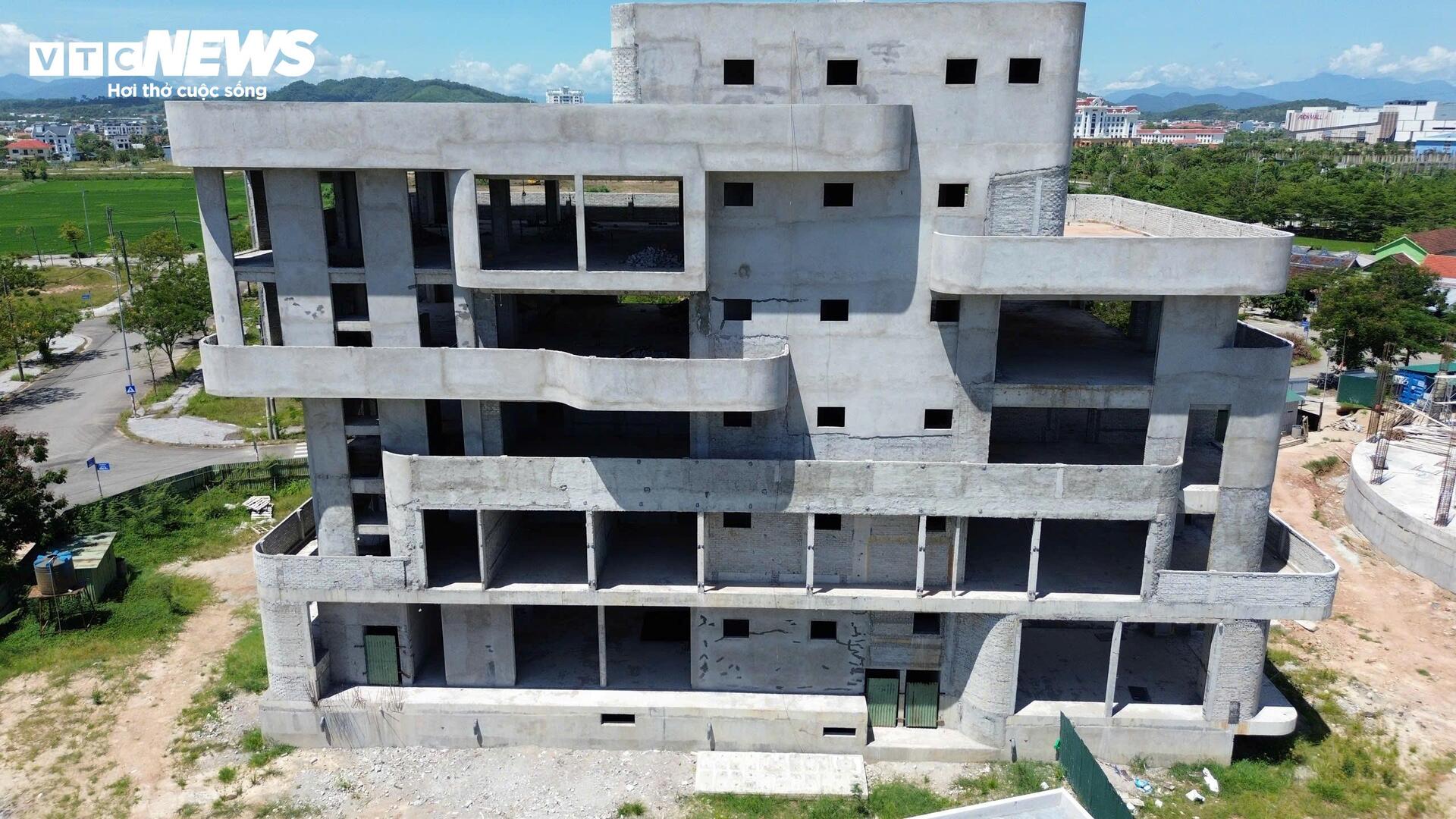 Cận cảnh toà nhà công nghệ ở Huế 'đứng bánh' vì nhà thầu thi công 'chạy làng' 7 Cận cảnh toà nhà công nghệ ở Huế 'đứng bánh' vì nhà thầu thi công 'chạy làng'