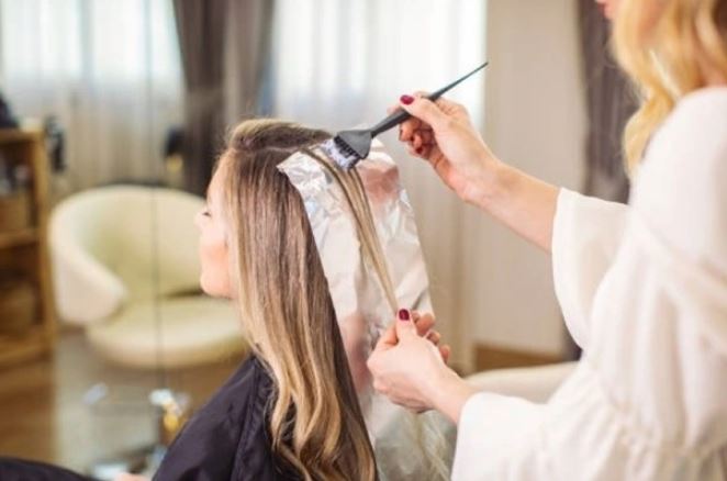 Người phụ nữ 20 tuổi bị viêm thận vì làm việc giới trẻ ưa thích - Ảnh 1.