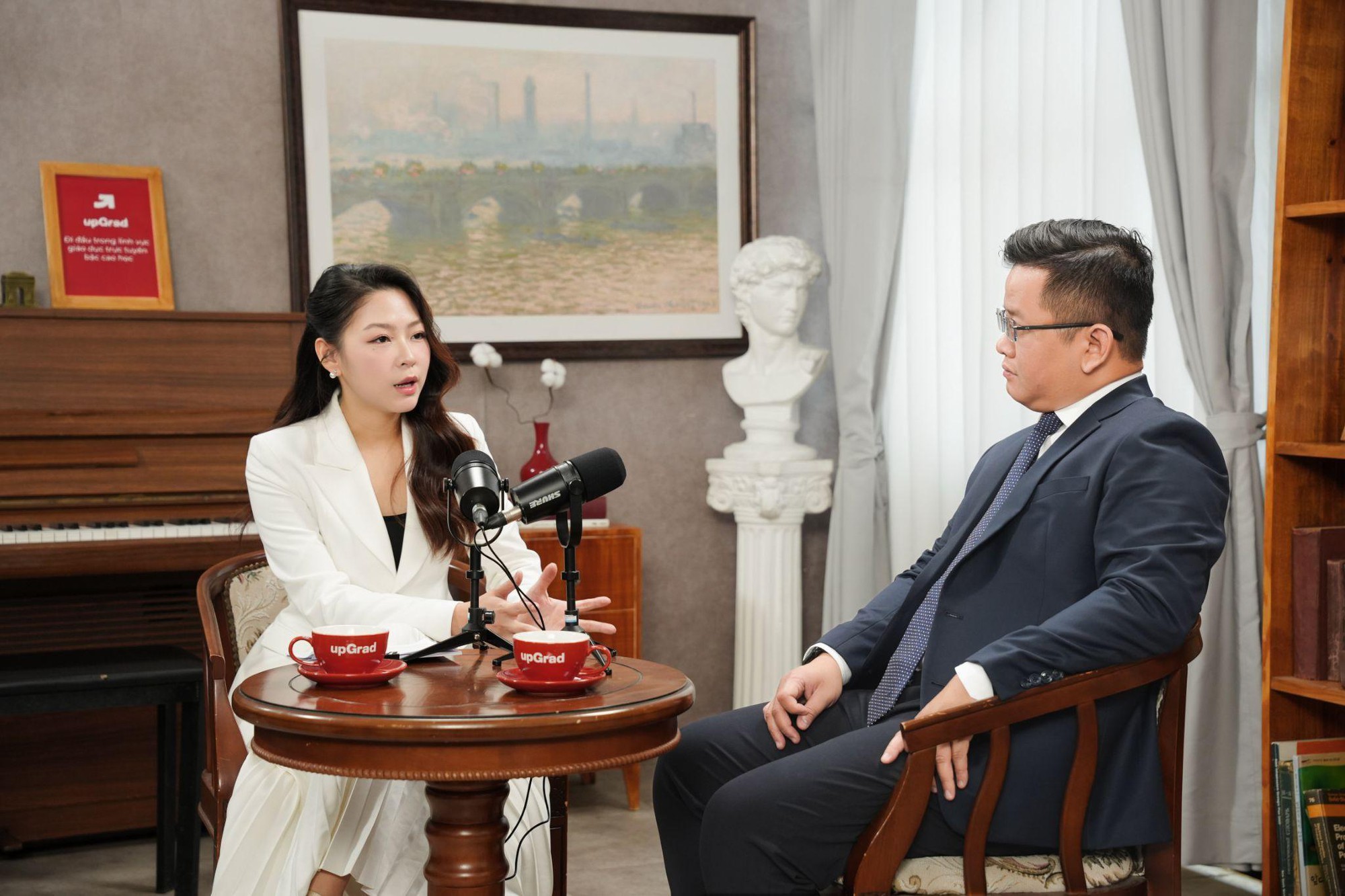 Phó Hiệu trưởng ĐH Hoa Sen tiết lộ 3 kỹ năng giúp bạn không bị AI đào thải - Ảnh 1. Phó Hiệu trưởng ĐH Hoa Sen tiết lộ 3 kỹ năng giúp bạn không bị AI đào thải - Ảnh 1.