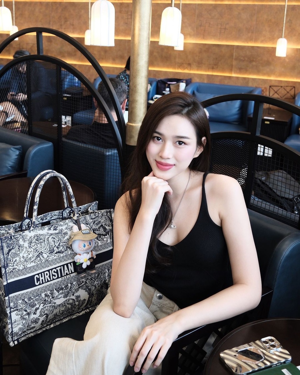 3 nàng hậu lấy thiếu gia hot nhất nhà Sen Vàng: Bí ẩn nhất là người "biến mất" ngay sau đám hỏi! - Ảnh 5. 3 nàng hậu lấy thiếu gia hot nhất nhà Sen Vàng: Bí ẩn nhất là người "biến mất" ngay sau đám hỏi! - Ảnh 5.