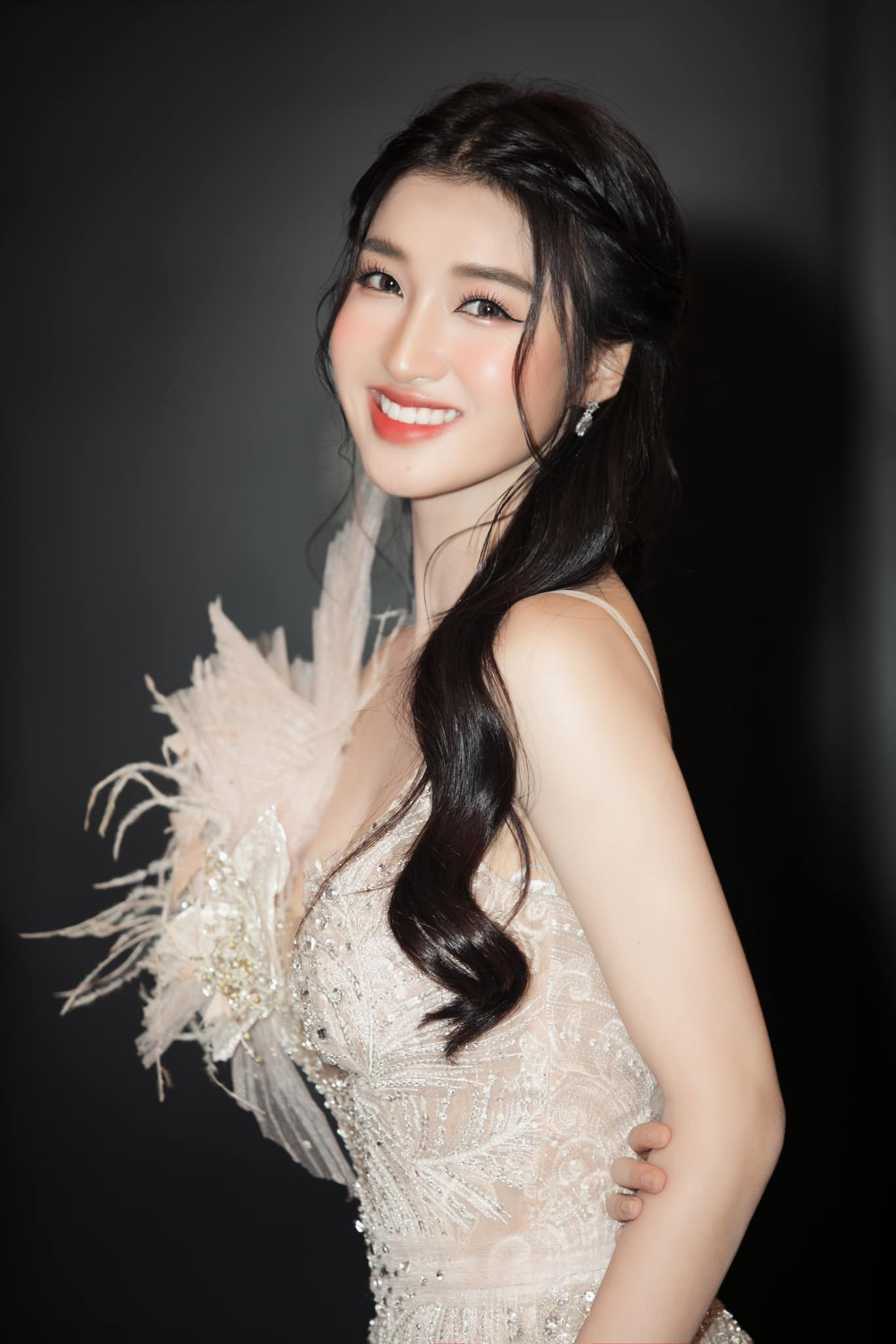 3 nàng hậu lấy thiếu gia hot nhất nhà Sen Vàng: Bí ẩn nhất là người "biến mất" ngay sau đám hỏi! - Ảnh 11. 3 nàng hậu lấy thiếu gia hot nhất nhà Sen Vàng: Bí ẩn nhất là người "biến mất" ngay sau đám hỏi! - Ảnh 11.