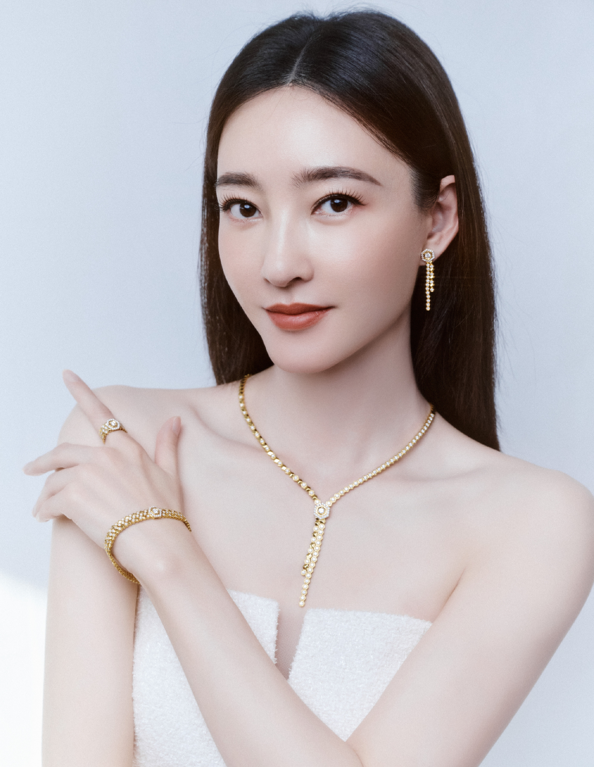 Vụ chồng đại gia của "mỹ nhân phim giờ vàng" bị bắt: Phát hiện sổ đen bao nuôi, mua dâm bằng tiền lừa đảo - Ảnh 1. Vụ chồng đại gia của "mỹ nhân phim giờ vàng" bị bắt: Phát hiện sổ đen bao nuôi, mua dâm bằng tiền lừa đảo - Ảnh 1.