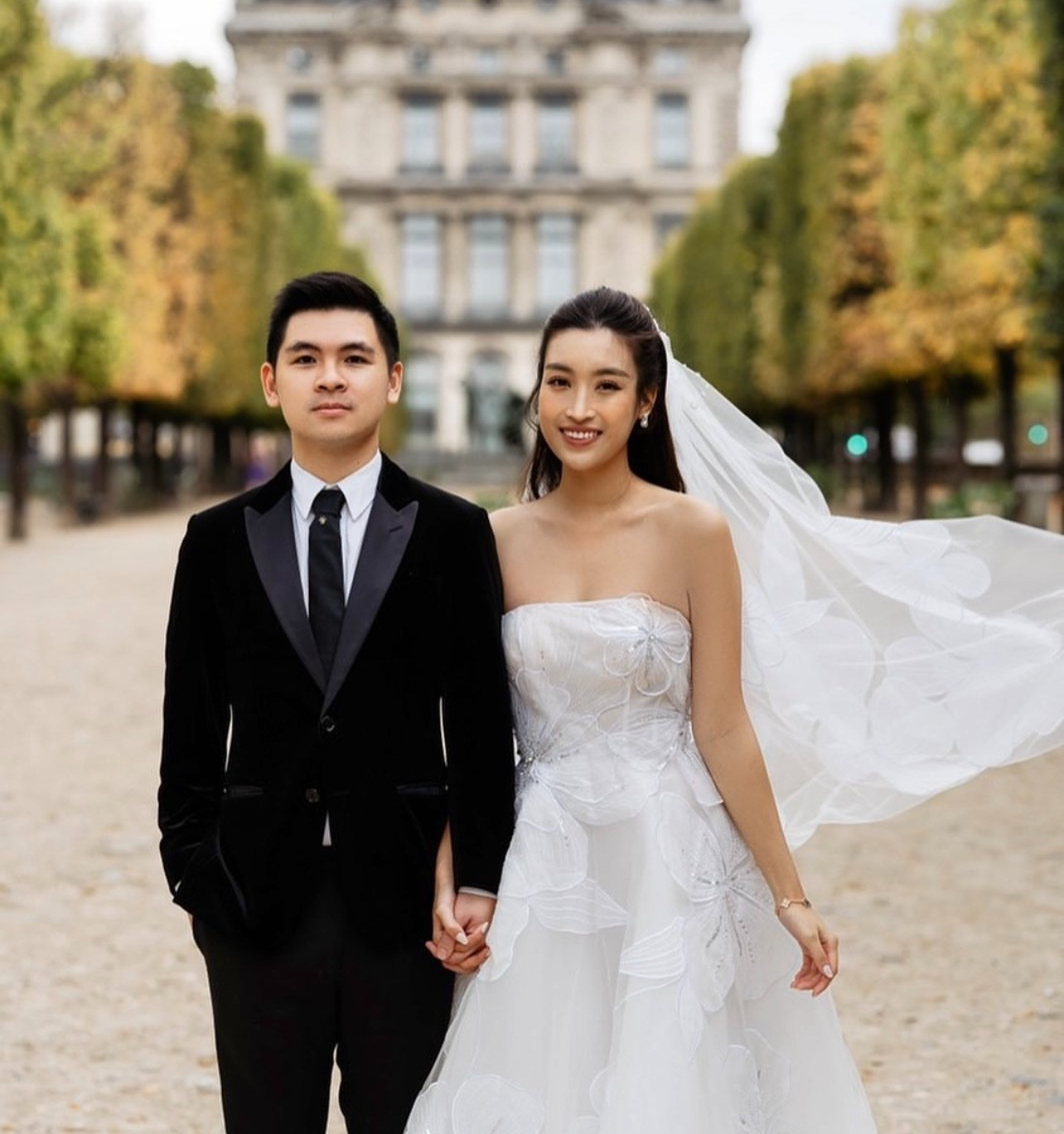 3 nàng hậu lấy thiếu gia hot nhất nhà Sen Vàng: Bí ẩn nhất là người "biến mất" ngay sau đám hỏi! - Ảnh 8. 3 nàng hậu lấy thiếu gia hot nhất nhà Sen Vàng: Bí ẩn nhất là người "biến mất" ngay sau đám hỏi! - Ảnh 8.