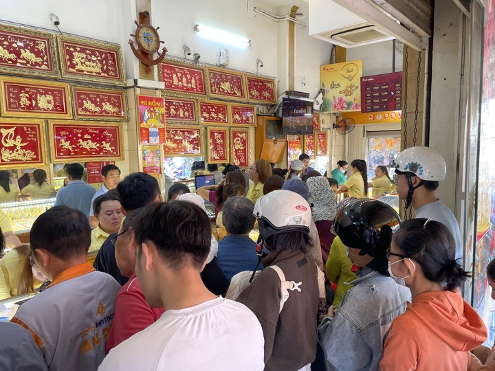 150 triệu đồng/lượng, NHNN Khu vực 2 đề nghị phối hợp kiểm tra thị trường vàng- Ảnh 2.