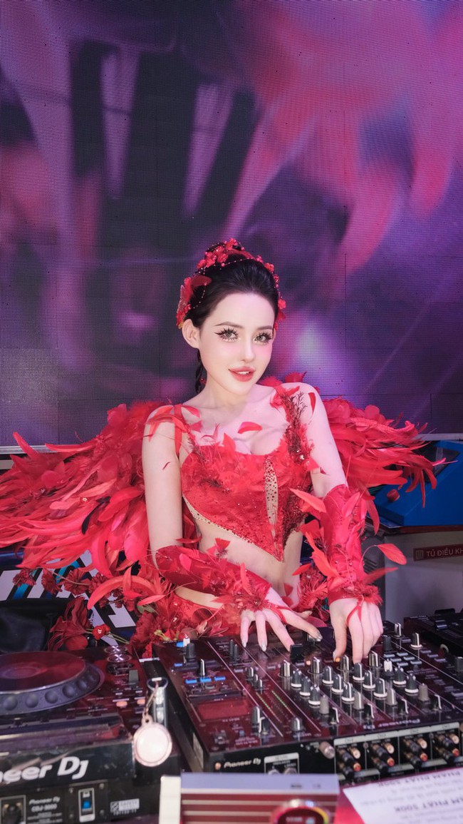 Lướt qua 100 lần cũng đố biết đây là Ngân 98 của năm 2016- Ảnh 14. Lướt qua 100 lần cũng đố biết đây là Ngân 98 của năm 2016- Ảnh 14.