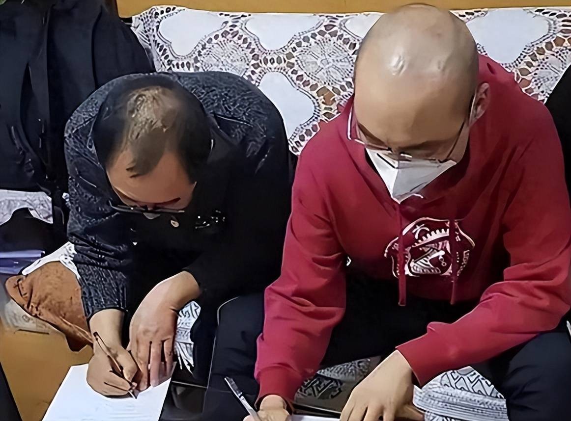 Nam sinh học giỏi vừa tốt nghiệp thì bị ung thư, từ bỏ điều trị, đăng ký hiến xác rồi nói dối bà: "Cháu sắp đi du học"- Ảnh 4.