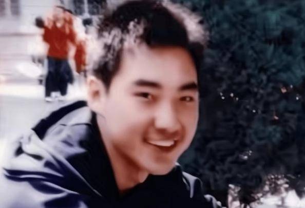 Nam sinh học giỏi vừa tốt nghiệp thì bị ung thư, từ bỏ điều trị, đăng ký hiến xác rồi nói dối bà: "Cháu sắp đi du học"- Ảnh 1.