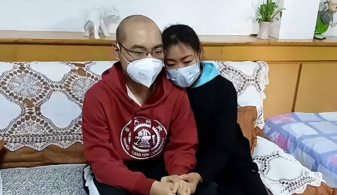 Nam sinh học giỏi vừa tốt nghiệp thì bị ung thư, từ bỏ điều trị, đăng ký hiến xác rồi nói dối bà: "Cháu sắp đi du học"- Ảnh 3.