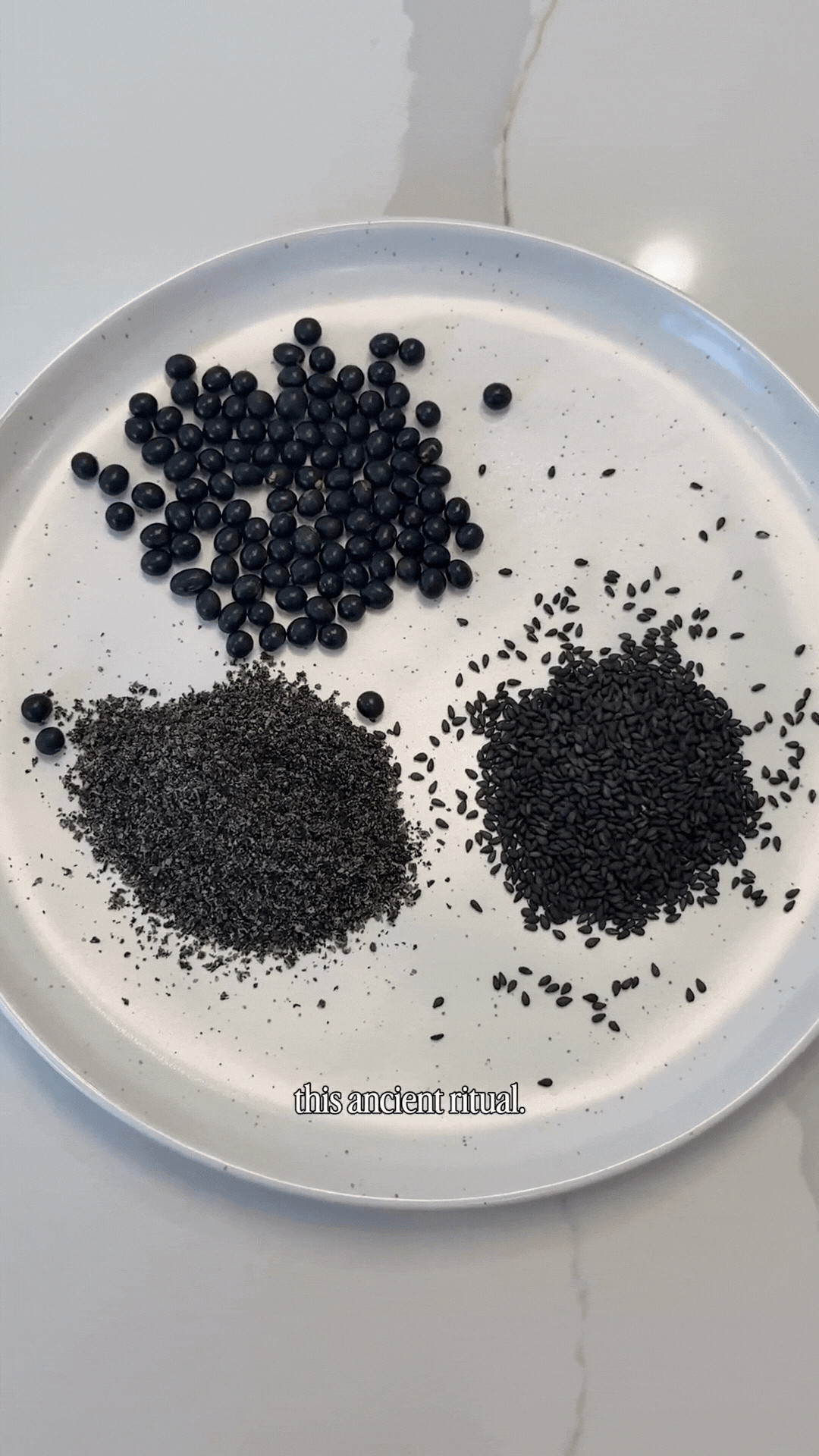 Mẹ tôi rất chăm uống loại nước màu đen này và không có một sợi tóc bạc nào ở tuổi 60, tóc còn bóng đẹp- Ảnh 3. Mẹ tôi rất chăm uống loại nước màu đen này và không có một sợi tóc bạc nào ở tuổi 60, tóc còn bóng đẹp- Ảnh 3.